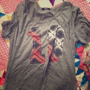 I am selling 8 shirt